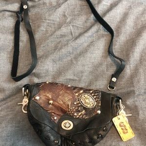 Leather purse that can be cross body or clutch